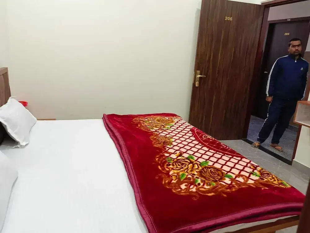 Shri Girraj Residency