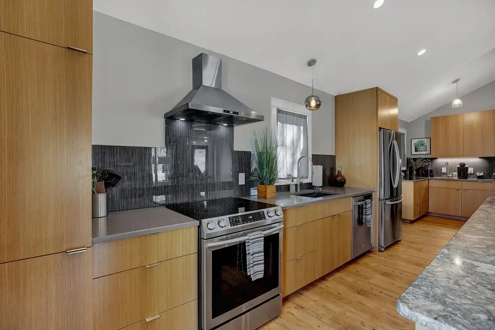New! Luxury Home 1blk From Main St W/hot-tub&grill