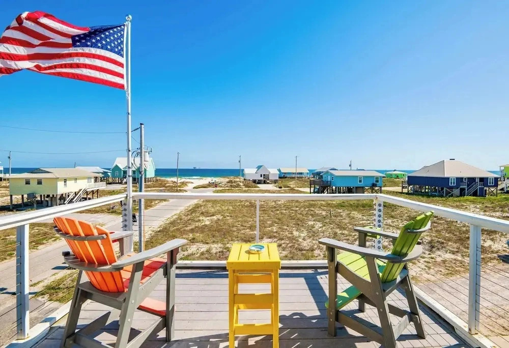 A Wave From it All - 3BR Beachside Coastal Retreat