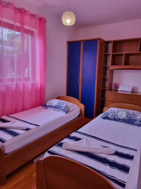 Large 120 m2 apt With Patio,1 min Walk From Beach