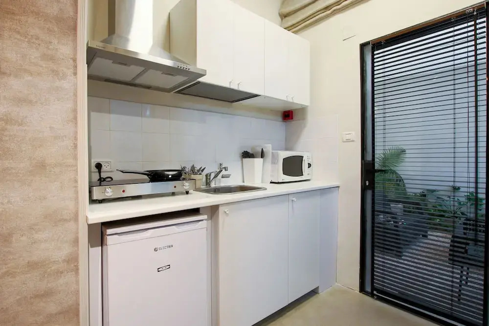 Modern Central Studio 5 min to Beach