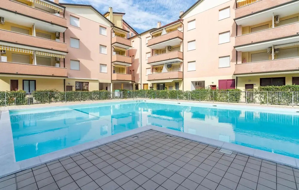 Stunning Apartment in Rosolina Mare With 1 Bedrooms, Outdoor Swimming Pool and Wifi