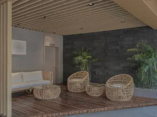 Maitreya Chizhiquan Hot Spring Hotel (Maitreya Honghe Water Township)