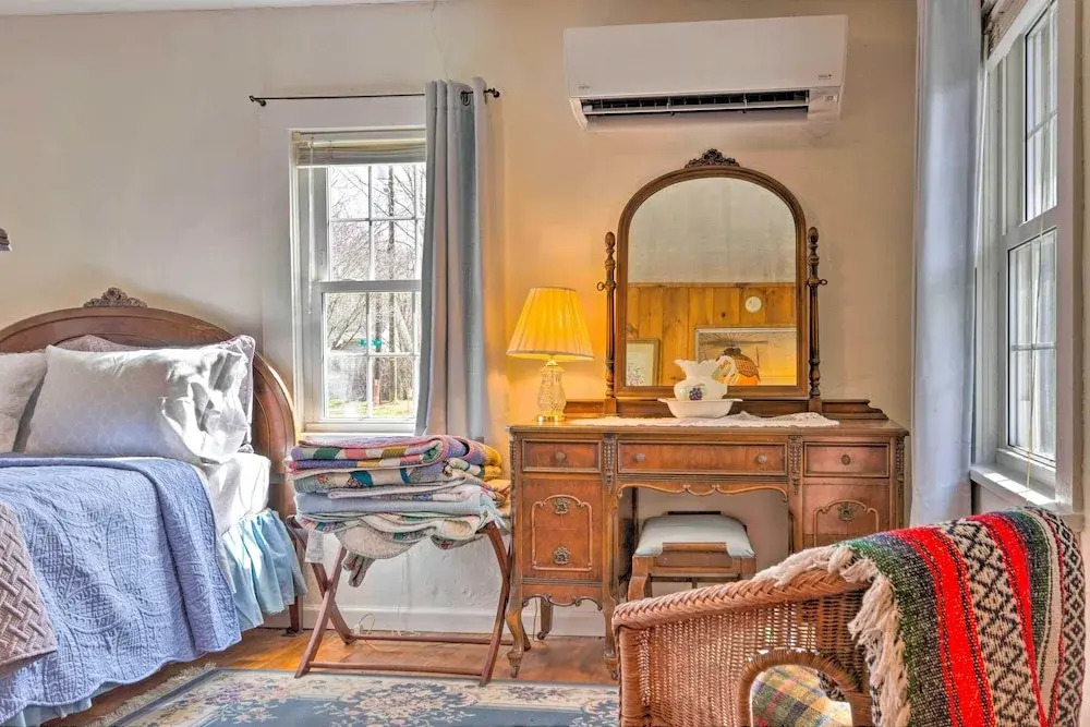 Screened Porch: 'the Rock Cottage' in Hot Springs