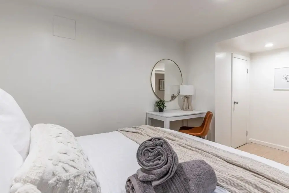 Adelphi I 3BR Ft Greene w Backyard Patio Porch