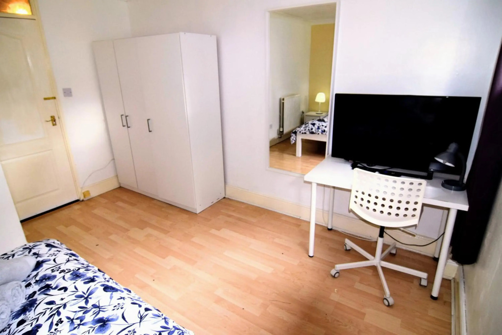 The Brum House - Private garden, 3 TVs with NETFLIX, BBQ, up to 8 guests