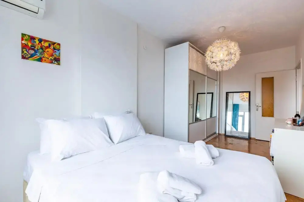 Eclectic and Cenral Flat With City View in Sisli