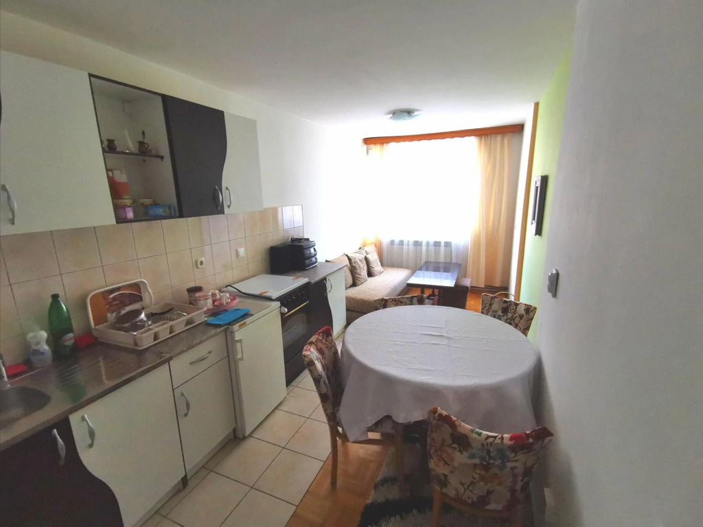 Apartment Mesic is 200m away from the international airport in Sarajevo