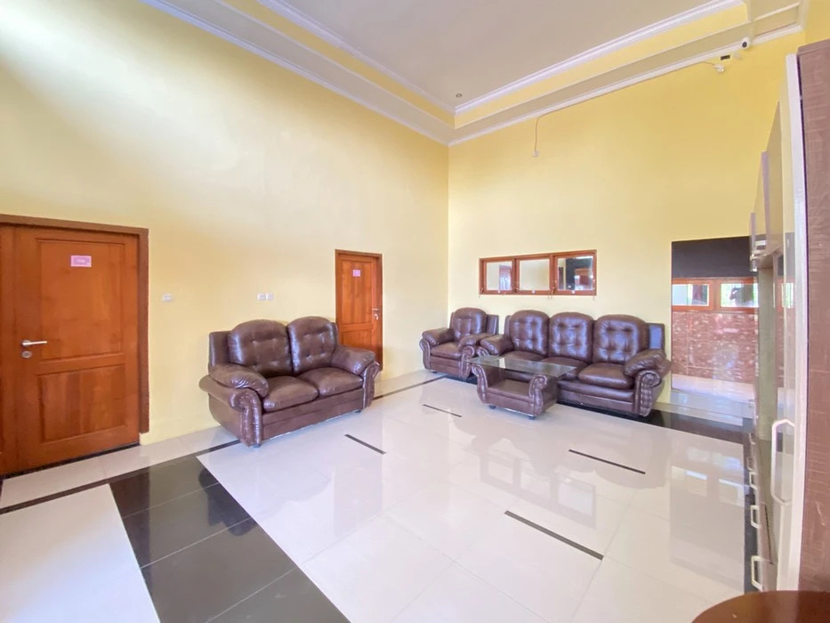 RedDoorz at The Canal Homestay Probolinggo