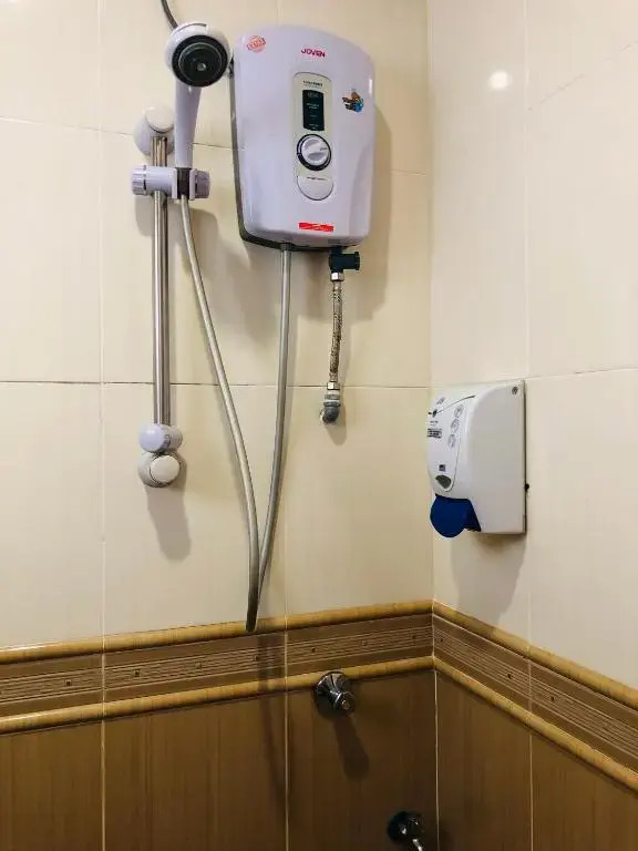 3 Rooms Apt @ Crown Imperial Court