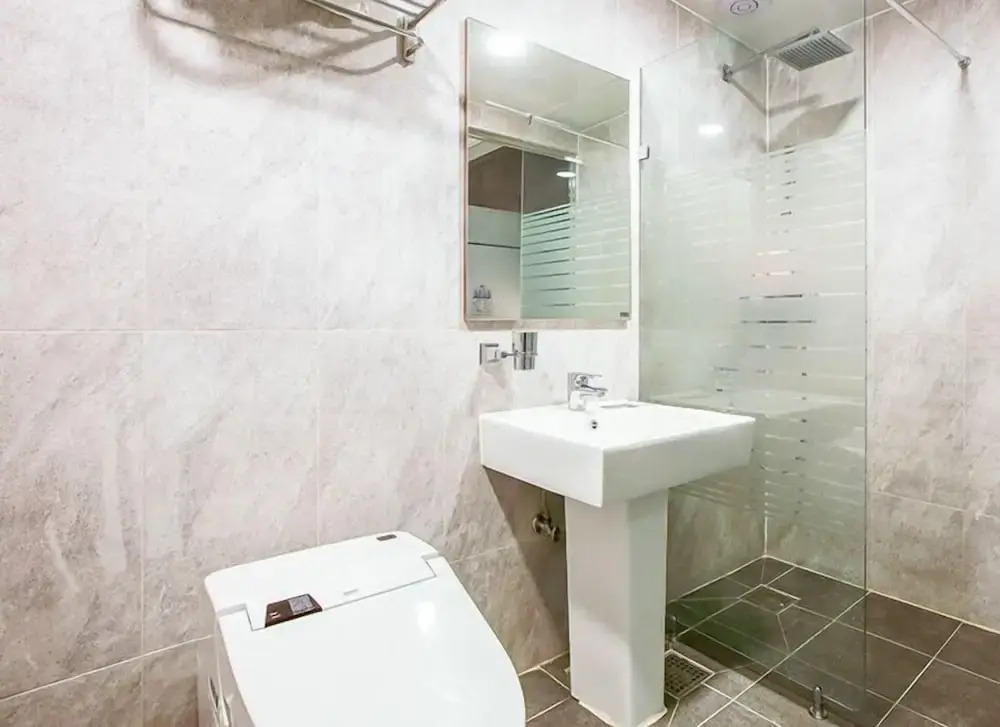 Breeze Hotel