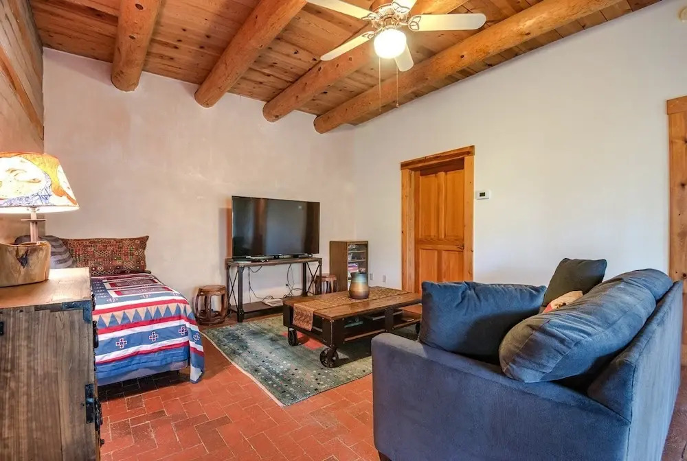 Canyon View Retreat - All Adobe Home, Tranquil Setting, Spectacular Views, Hot Tub Under the Stars