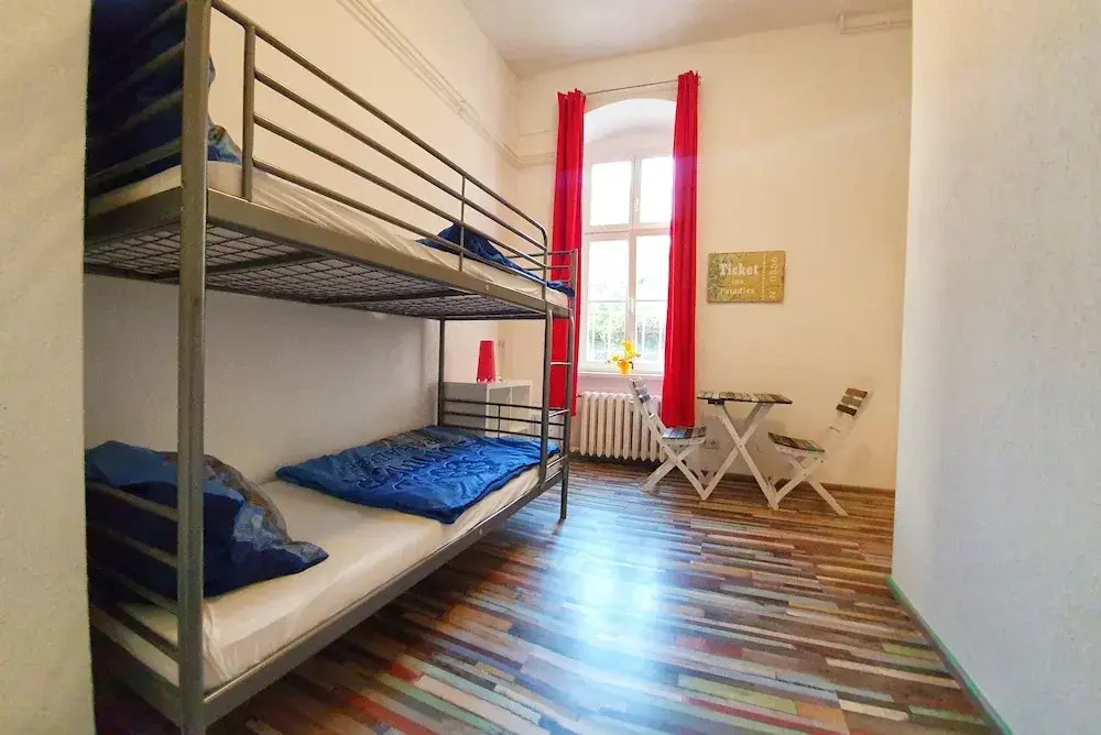 Hostel 199