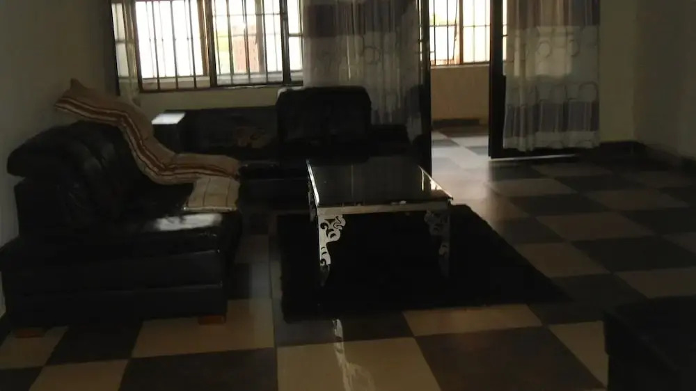 Airport luxury motel