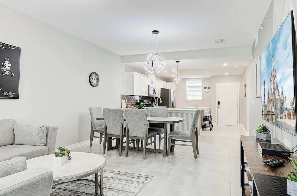 Luxury Apartment Near Clubhouse & Resort Pool