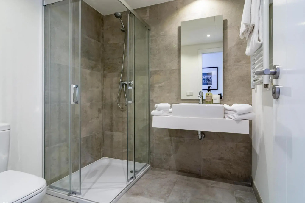 INF3- Luxury apartment close to all amenities.