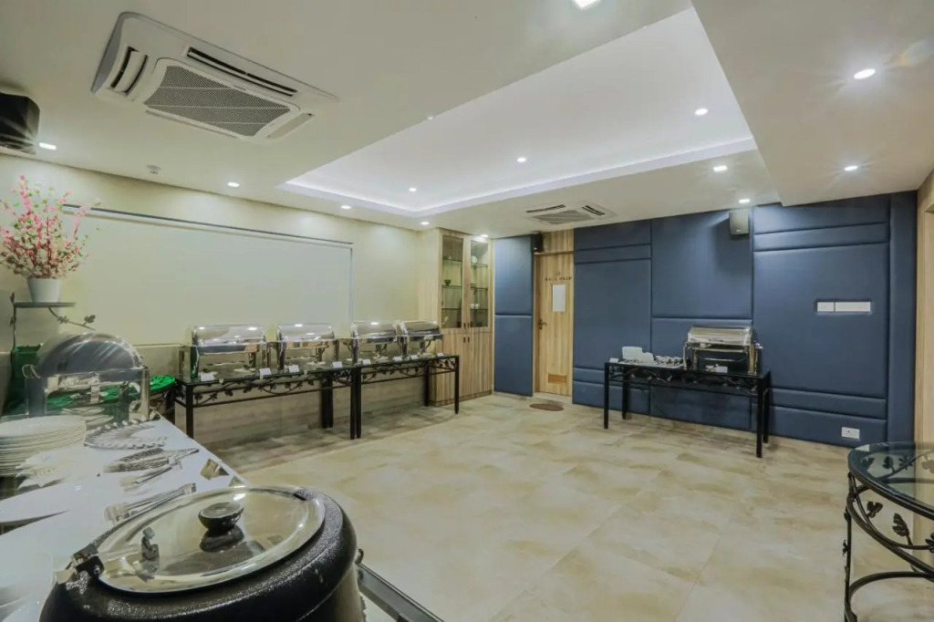 Floressa Randa Business Hotel