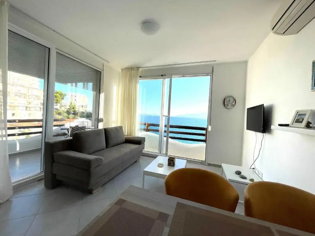 Sunny Bay Apartments