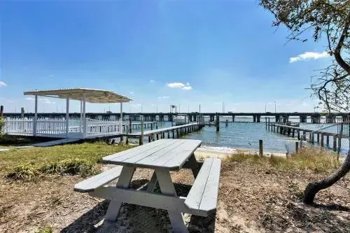 Bay Breeze Sailboat Suite (1 bed/1 bath condo with cabanas, fire pits, and pier)