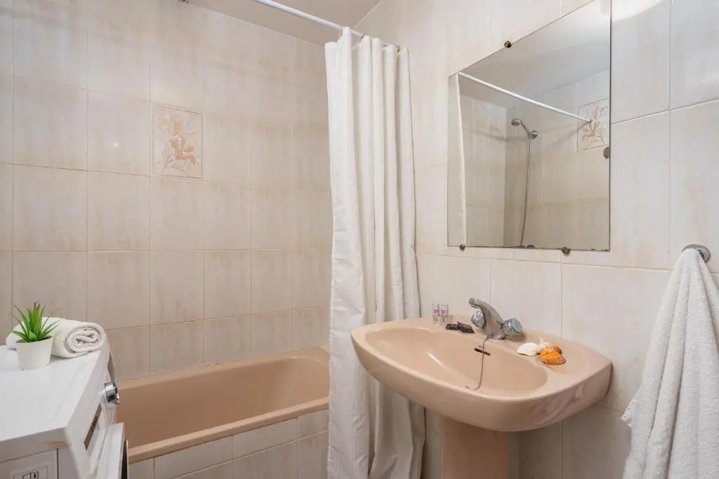 Central gem in Los Boliches SOHO with wifi and tv ref77