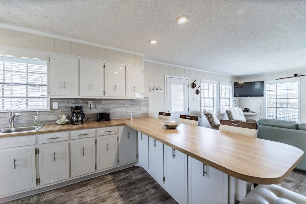 Sea Spot - Waterfront! Enjoy Dinner On The Deck And Naps In The Shaded Hammocks 3 Bedroom Home by RedAwning