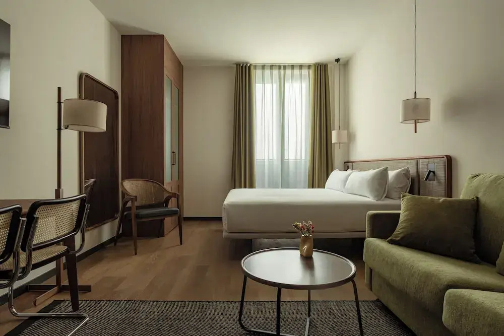 Batimont Suites & Apartments