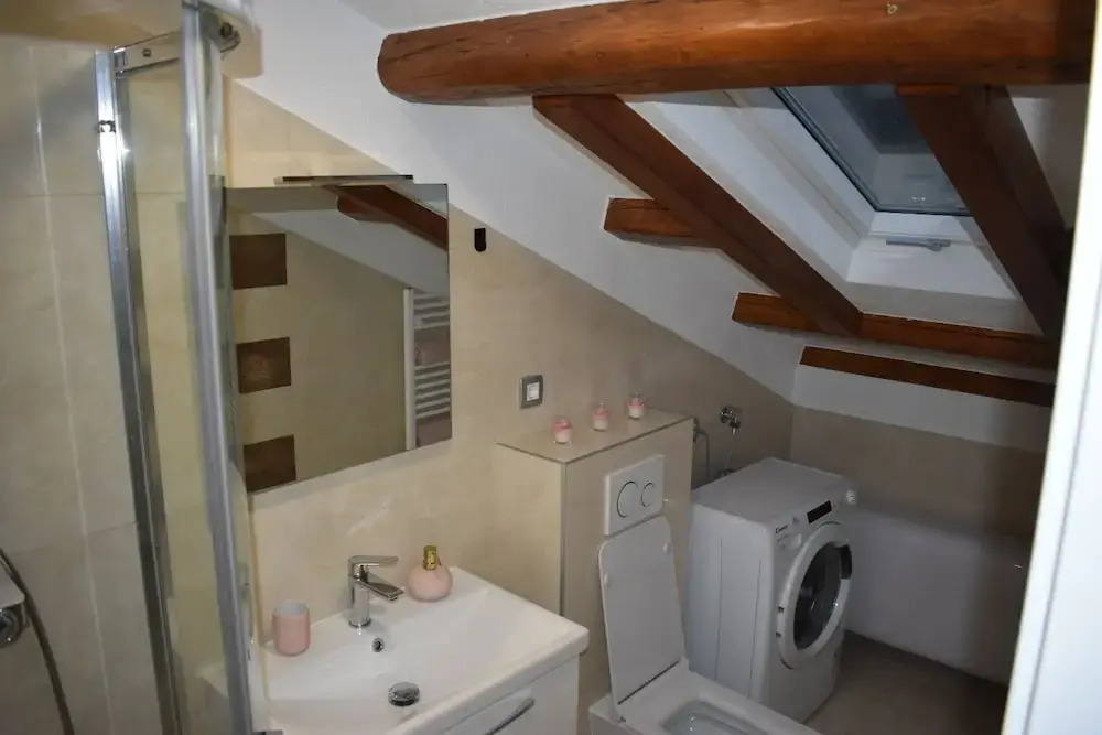 Dante Apartment