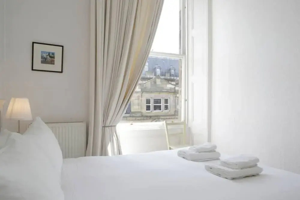2 Bedroom Apartment in Georgian New Town