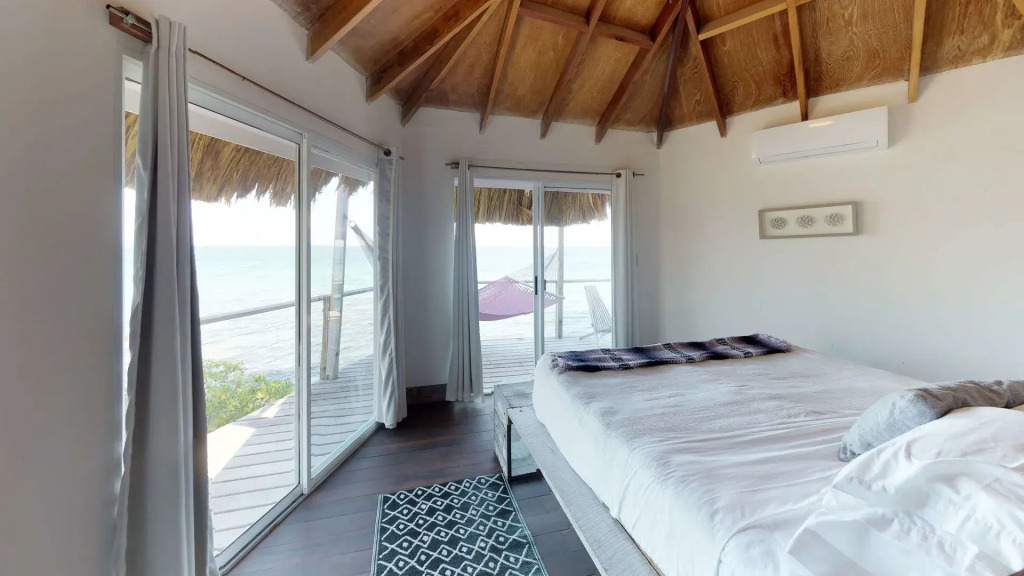 Thatch Caye Resort a MuyOno Resort