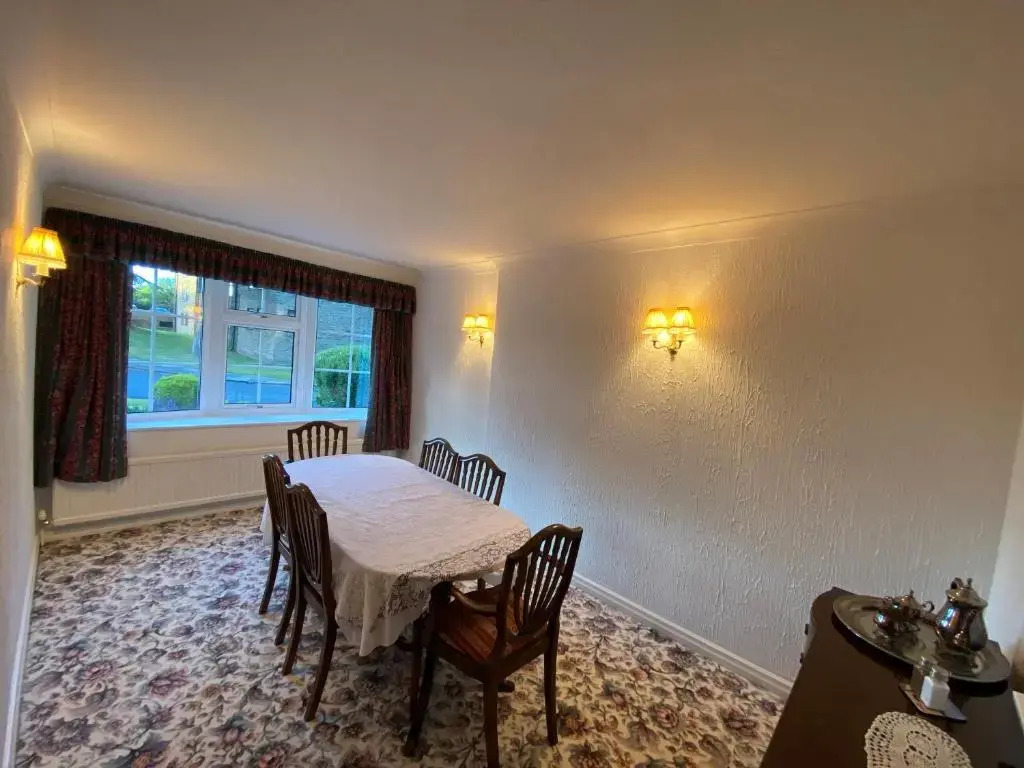Exquisite Manor House Cul de sac Sleeps 8 & Parking