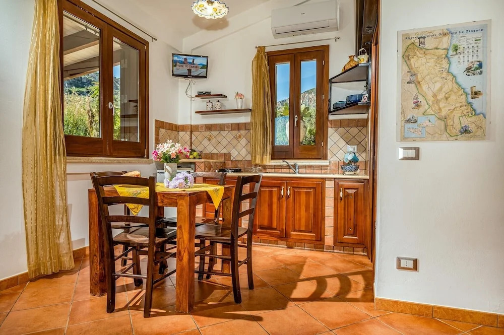 Villa Elena 2 Km from the Natural Reserve of Zingaro