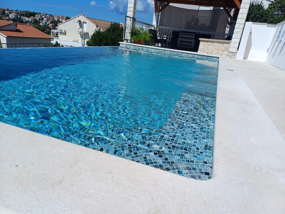 Heated Infinity Pool, Family Apartment With Panoramic sea View 3