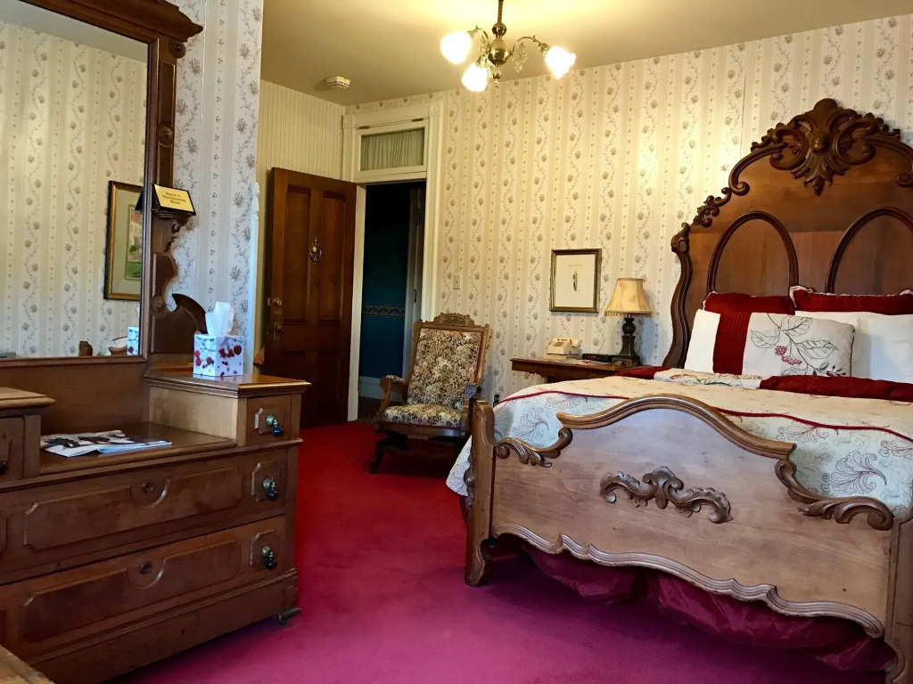 The Redstone Inn and Suites
