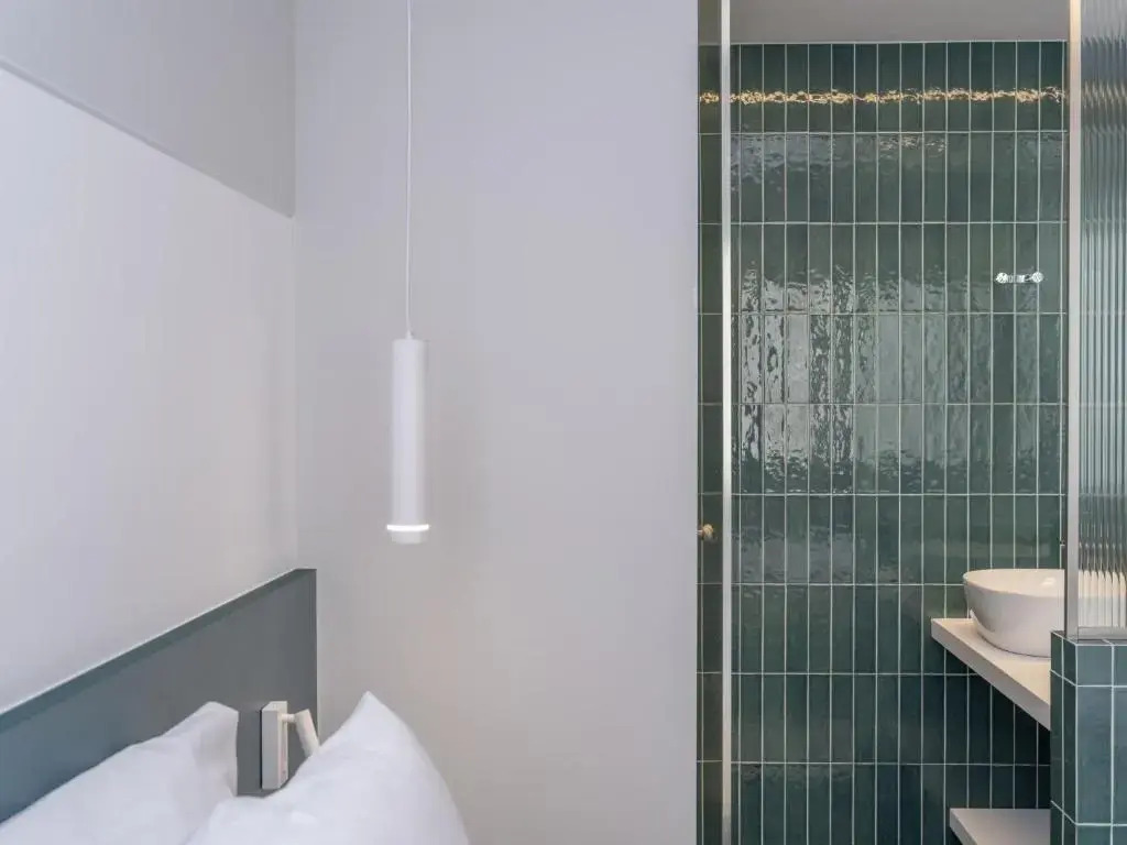 Evans Luxurious Apartment 4
