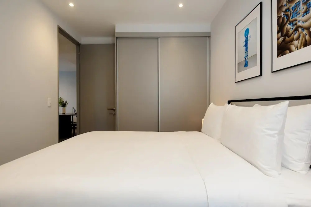 w Deluxe 3BR w Balcony in Interlomas