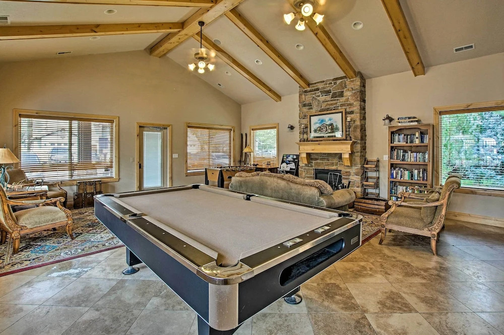 Contemporary Family Condo by Pineview Reservoir!