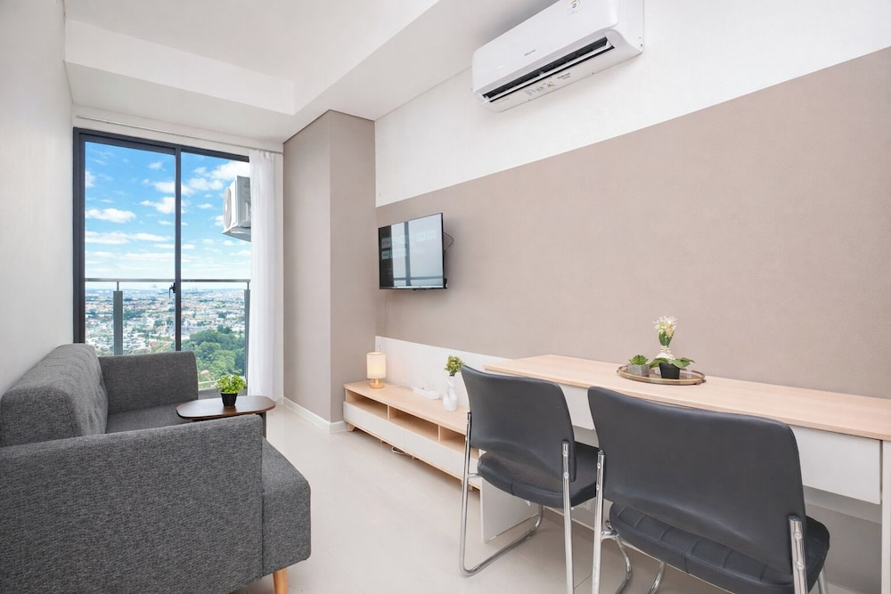 Good Design And Restful 1Br At Apartment Daan Mogot City