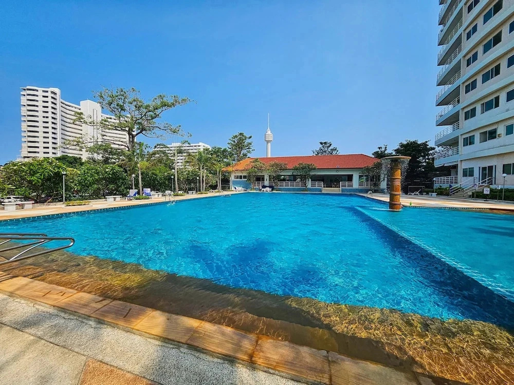 View Talay 5 - Beachfront Ocean View - High Floor & Huge Pool