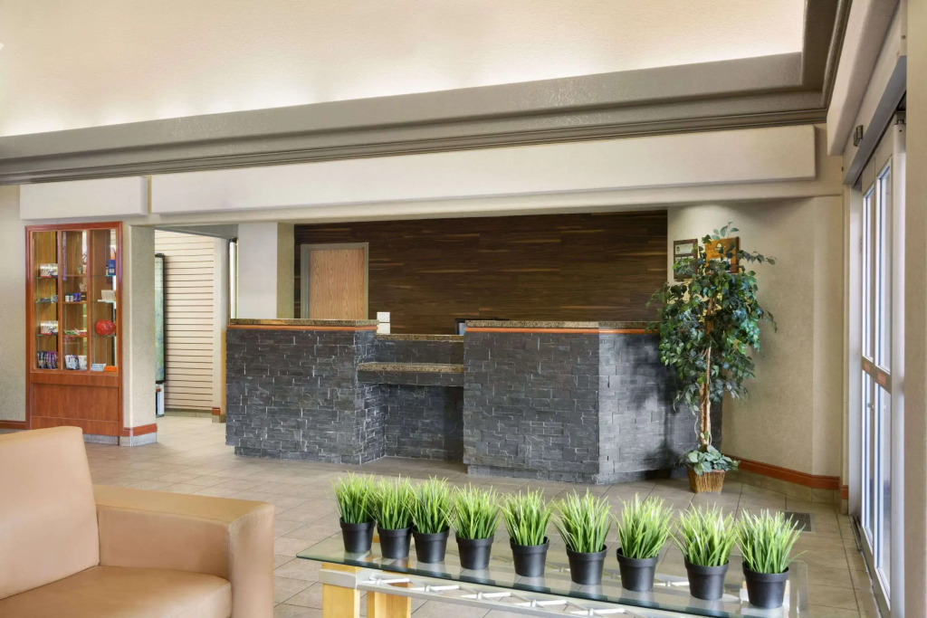 Prairie Crest Calgary Airport by IHG