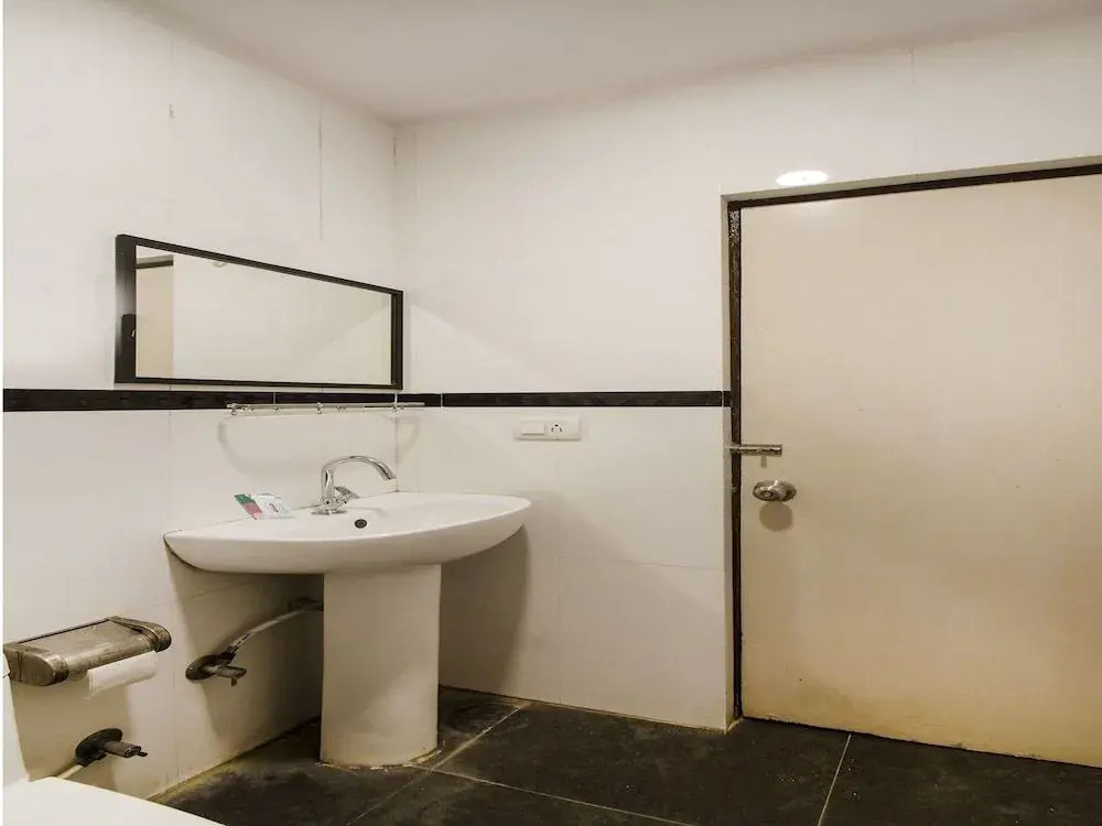 Sravya Compact Residency by OYO Rooms