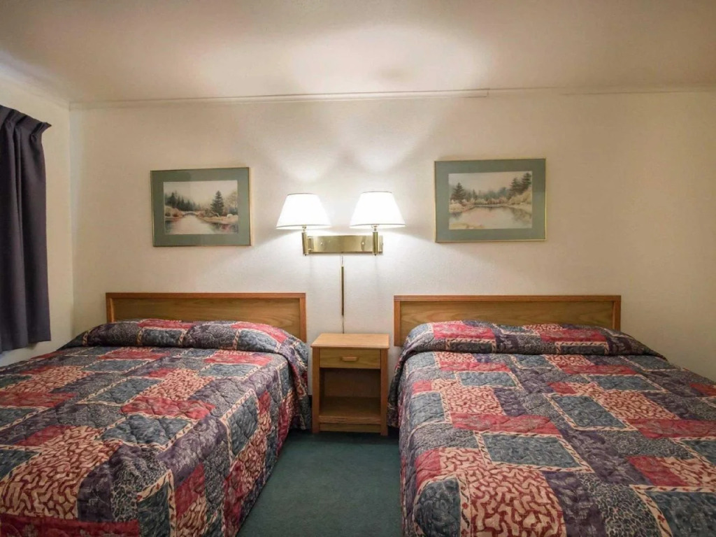 Deer Lodge Motel