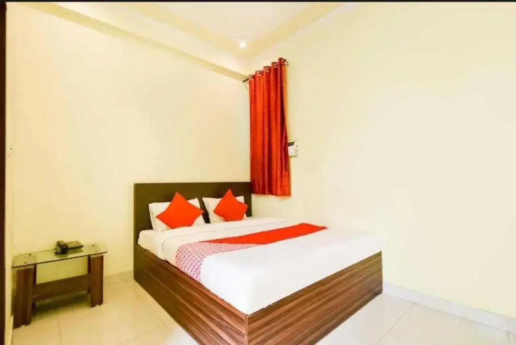 OYO Flagship 80511A Hotel Manyvar