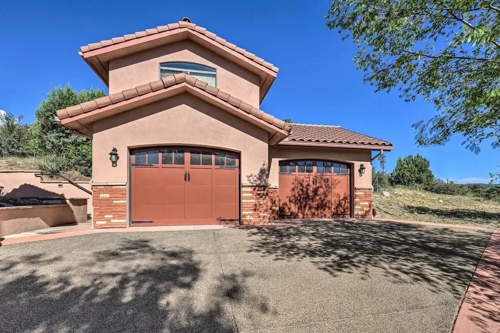 5 Mi to Butte Creek Trail: Prescott Home w/ Deck!