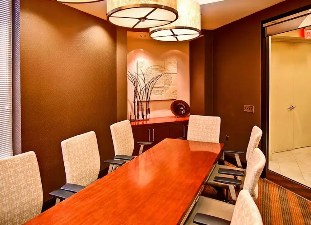 Global Luxury Suites in Rosslyn