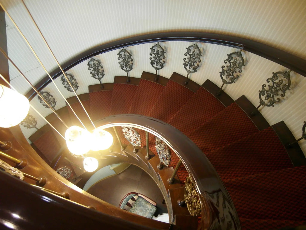 Famouse Hotel