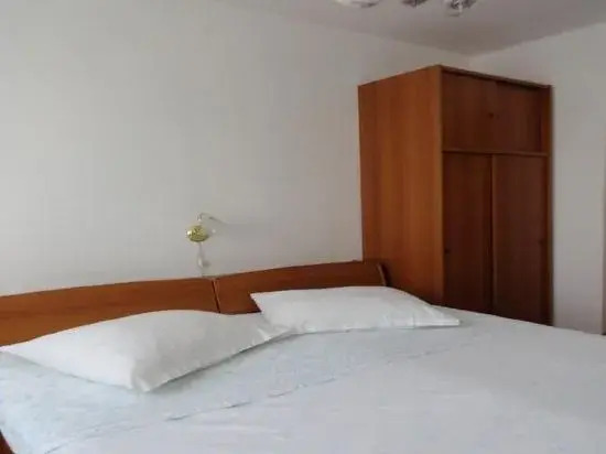 Apartments & Rooms Karmela