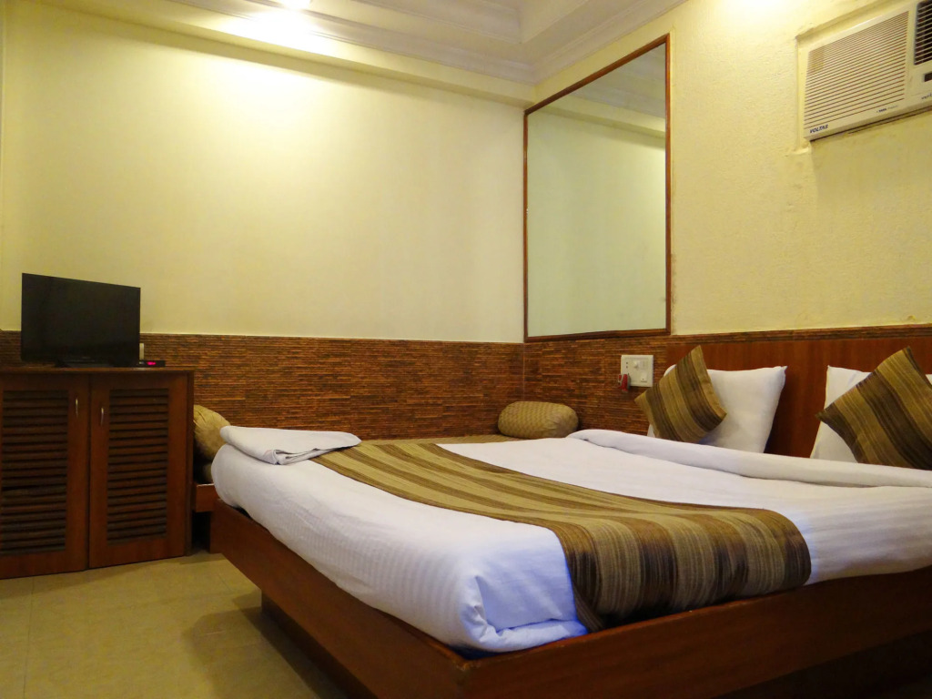 Hotel Lucky Bandra
