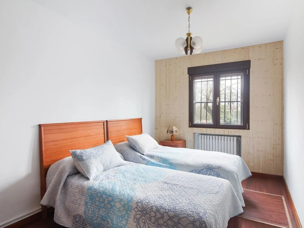 Villa in Villamuriel With Pool and Barbecue