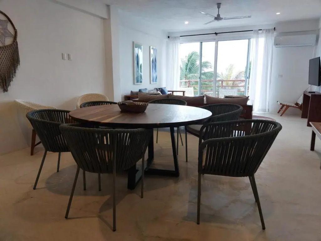 Noah Beach Hotel & Suites