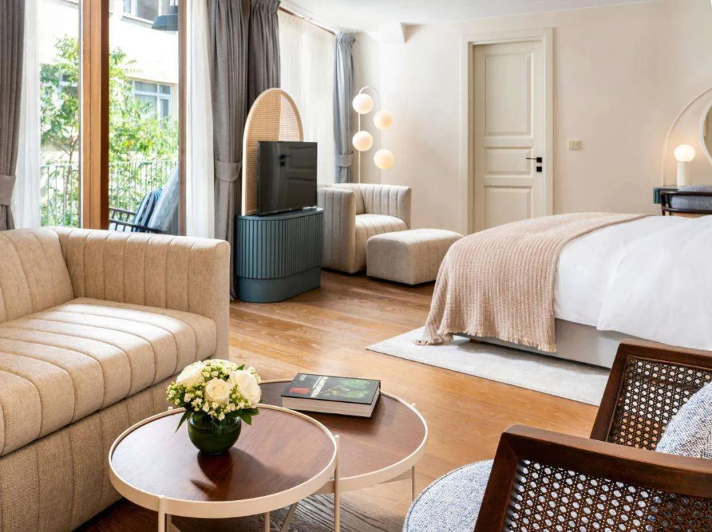 Ecole St. Pierre Hotel